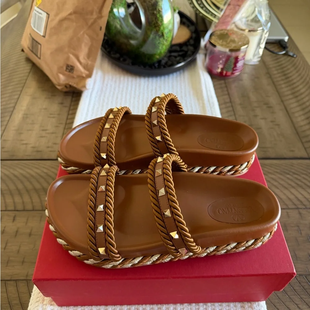 Valentino Garavani Rockstud Slide Espadrilles Tobacco leather with gold-tonestud - Picture 4 of 6